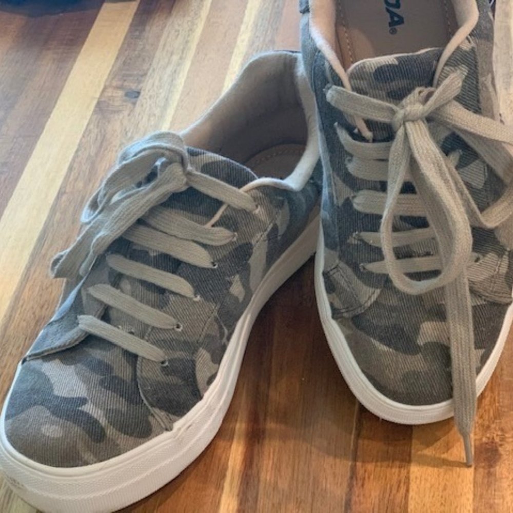 Women's Soda Camo Sneakers
